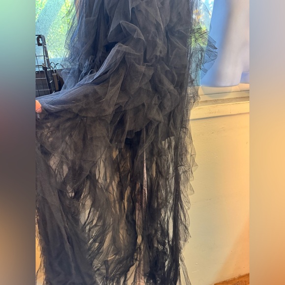 MAC DUGGAL
Black Strapless Bustier Net Gown With Spiral Ruffles Size 6 Holiday - Picture 10 of 11